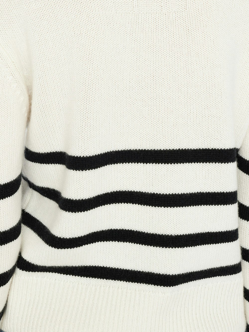 sweater back detail view alt:fit2